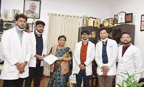 राज्यपाल को छत्तीसगढ़ जूनियर डाक्टर एसोसिएशन के प्रतिनिधिमण्डल ने अपनी समस्याओं से अवगत कराया