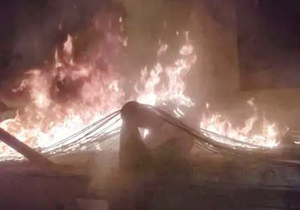 एनएमडीसी के डाउनहिल के कन्वेयर में लगी आग, नक्सलियों पर संदेह