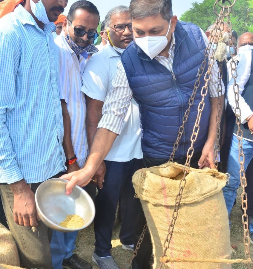 केंद्रों में पूजा-अर्चना के साथ धान खरीदी शुरु, किसानों में खासा उत्साह