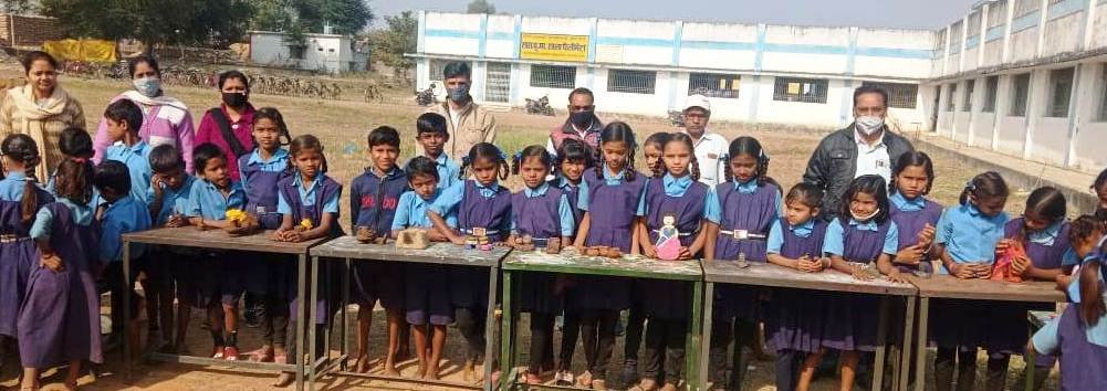 शासकीय प्राथमिक शाला पैलीमेटा में मिट्टी कला प्रदर्शनी का आयोजन