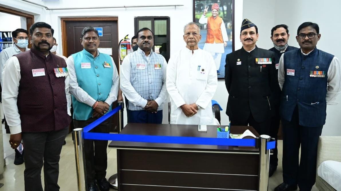 सैनिकों के साहस और वीरता से मिलती है देश प्रेम की सीख: गृहमंत्री ताम्रध्वज साहू