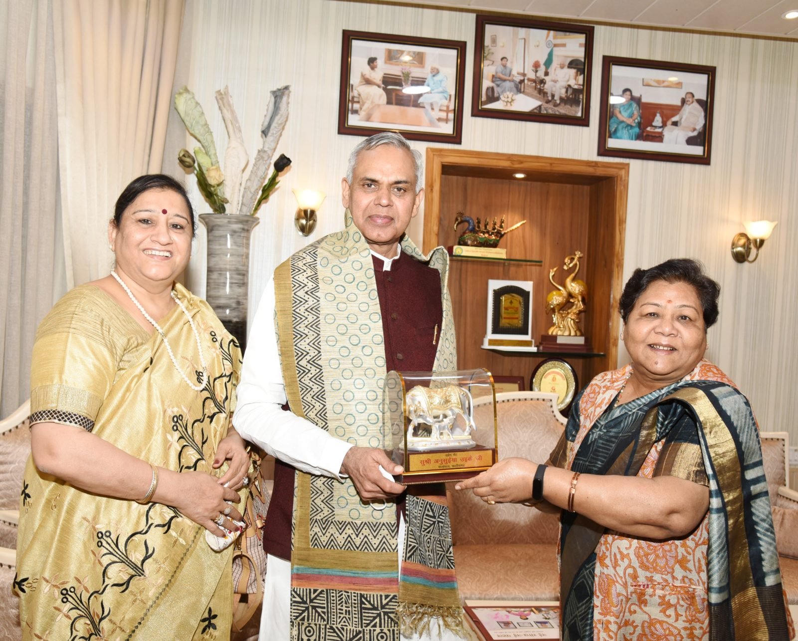 गुजरात के राज्यपाल ने छत्तीसगढ़ राजभवन एवं छत्तीसगढ़ी व्यंजन की सराहना की