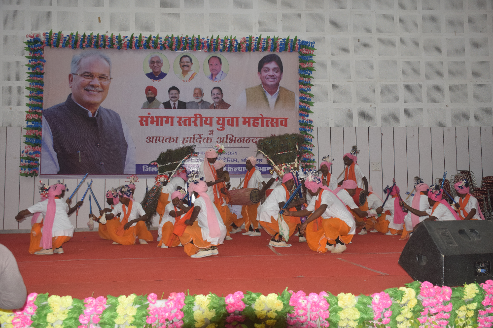 ambikapur, संभाग स्तरीय युवा महोत्सव का हुआ रंगारंग शुभारंभ