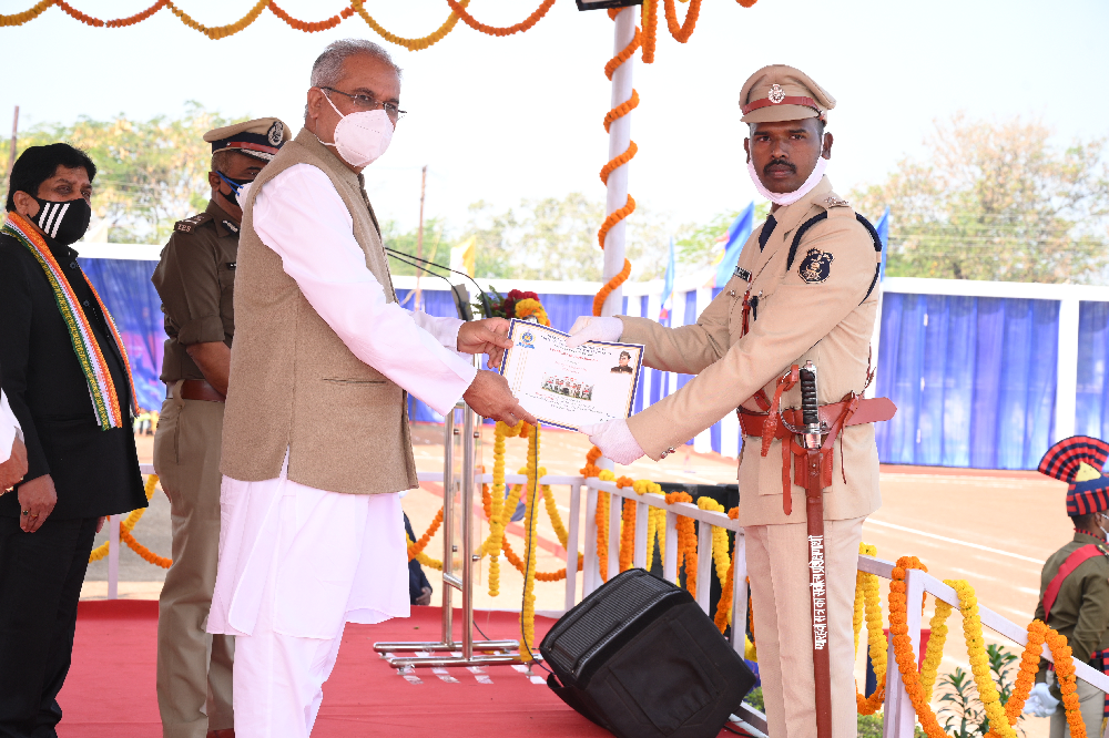 प्रशिक्षण के दौरान उत्कृष्ट प्रदर्शन करने वाले उप पुलिस अधीक्षक हुए सम्मानित