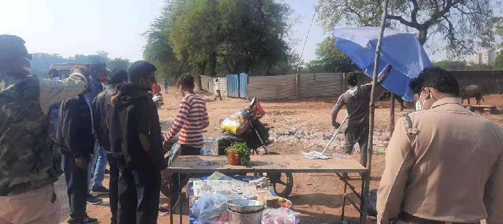 मदिरा दुकानों, ढाबों और चखना सेंटरों के संचालकों पर कार्रवाई