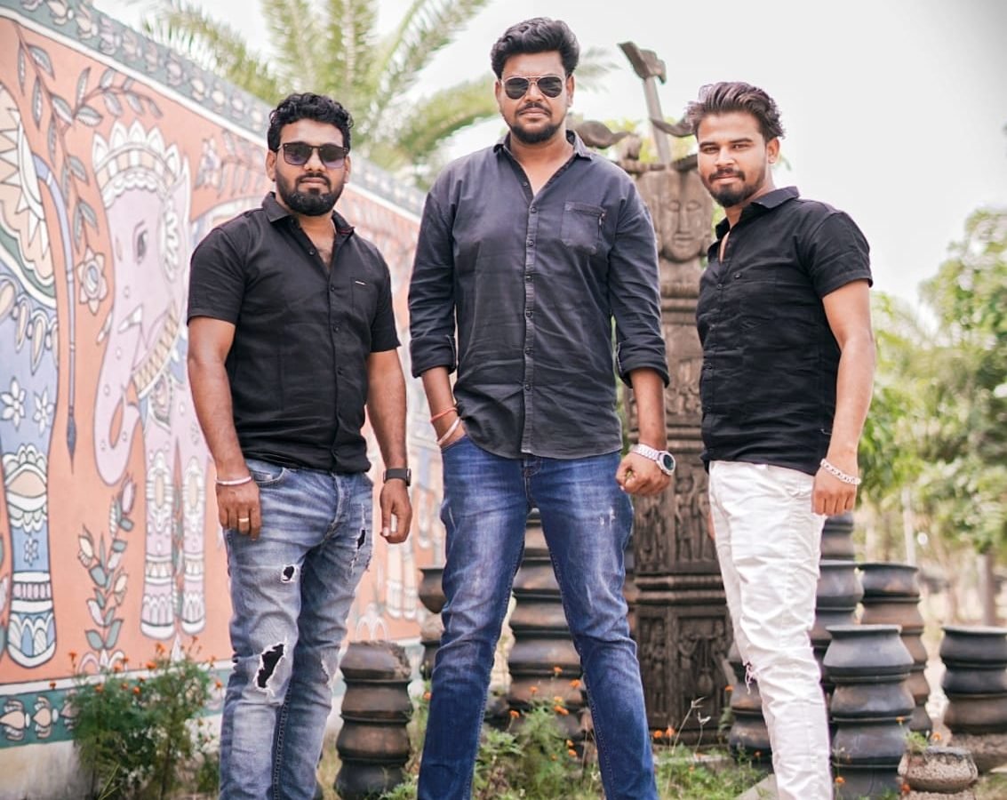 ये हैं \\\\\\\'सेल्फी बेबो\\\\\\\' के त्रिदेव…