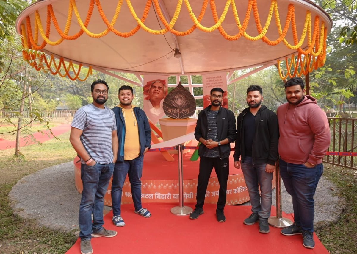 अद्वितीय चित्रों की प्रदर्शनी: पूर्व प्रधानमंत्री श्री अटल बिहारी वाजपेयी की यादें और केंद्र सरकार की कल्याणकारी योजनाएं