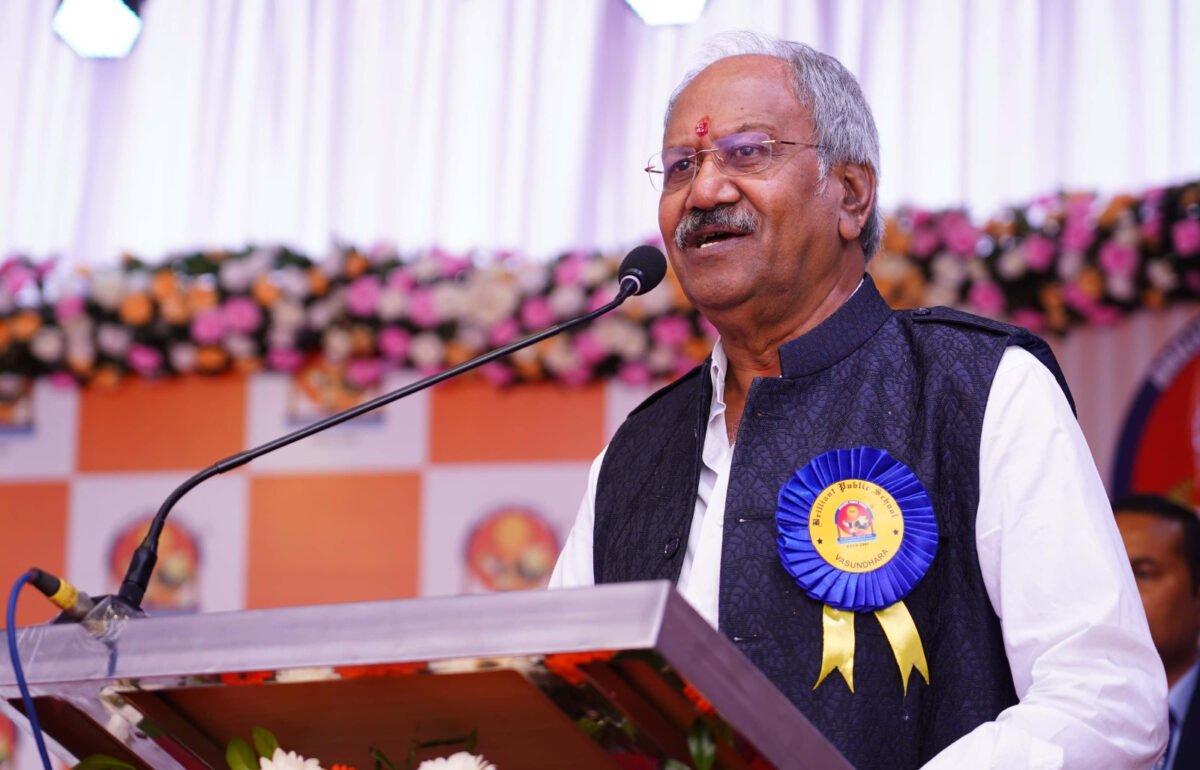 स्कूलों में बच्चों को शिक्षा के साथ संस्कार भी मिले : शिक्षा मंत्री श्री अग्रवाल