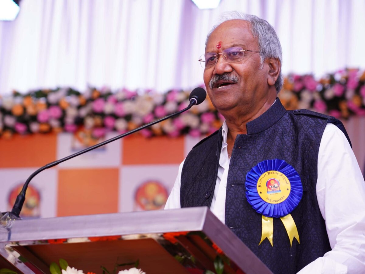 स्कूलों में बच्चों को शिक्षा के साथ संस्कार भी मिले : शिक्षा मंत्री श्री अग्रवाल