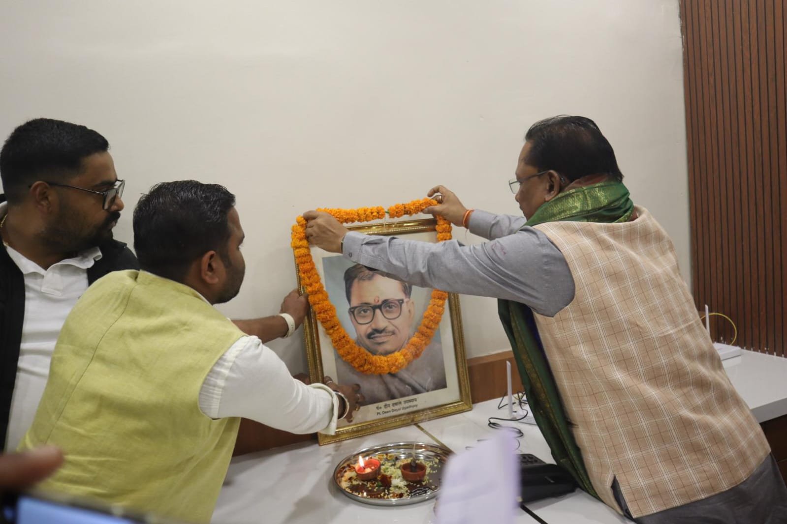 मुख्यमंत्री श्री विष्णु देव साय ने एकात्म मानववाद के प्रणेता पंडित दीनदयाल उपाध्याय की पुण्यतिथि पर उन्हें किया नमन