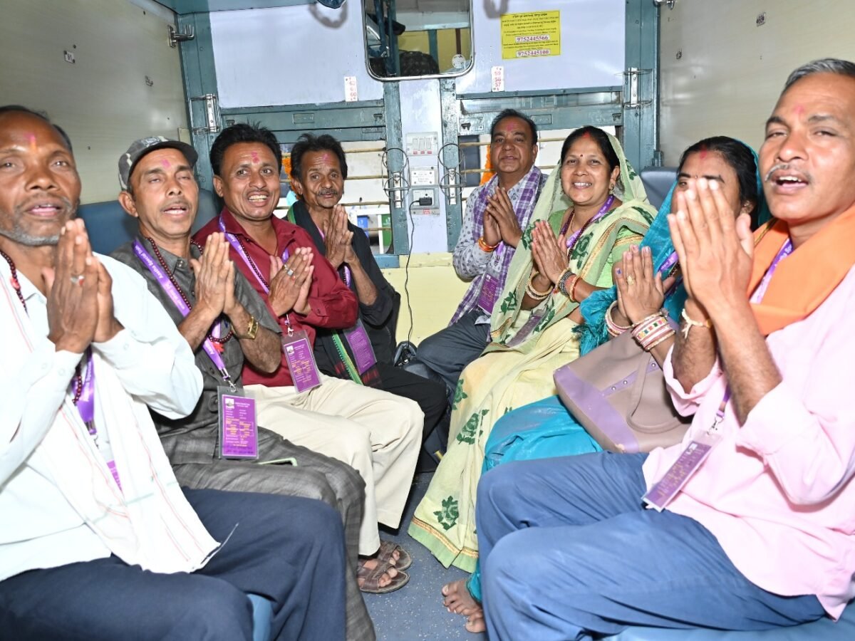 आस्था स्पेशल ट्रेन से छत्तीसगढ़ के श्रद्धालु रवाना हुए अयोध्या धाम