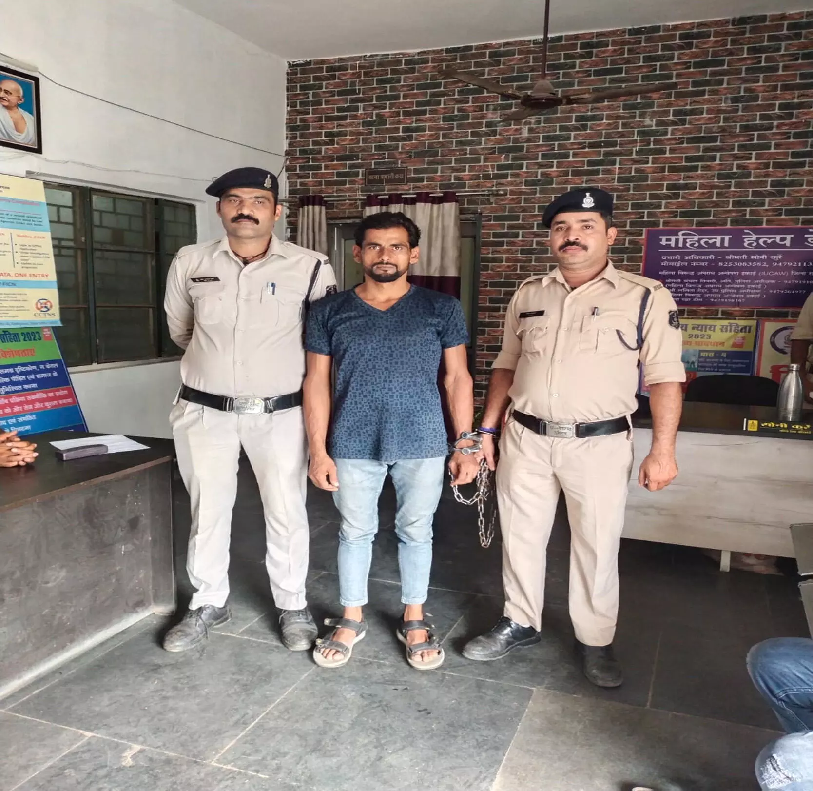 रायपुर में बटनदार चाकू लहराते आरोपी की गिरफ्तारी: पुलिस ने आर्म्स एक्ट के तहत कार्रवाई की