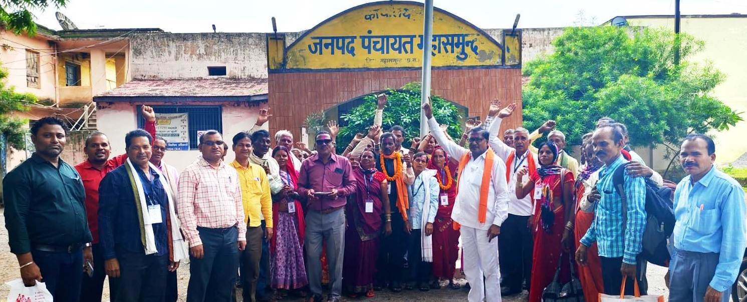 श्री रामलला दर्शन: 38 श्रद्धालुओं का महासमुंद से अयोध्या धाम के लिए रवाना