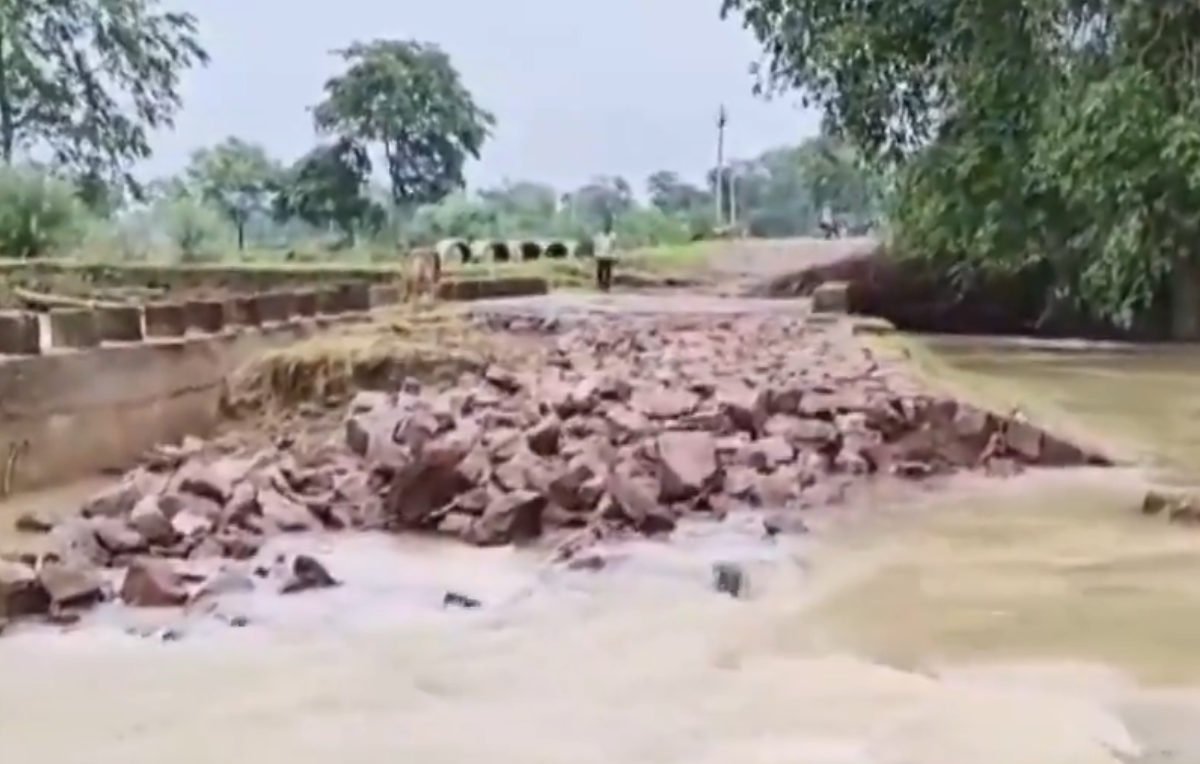 छत्तीसगढ़: भारी बारिश से बलोद में पुल बहा