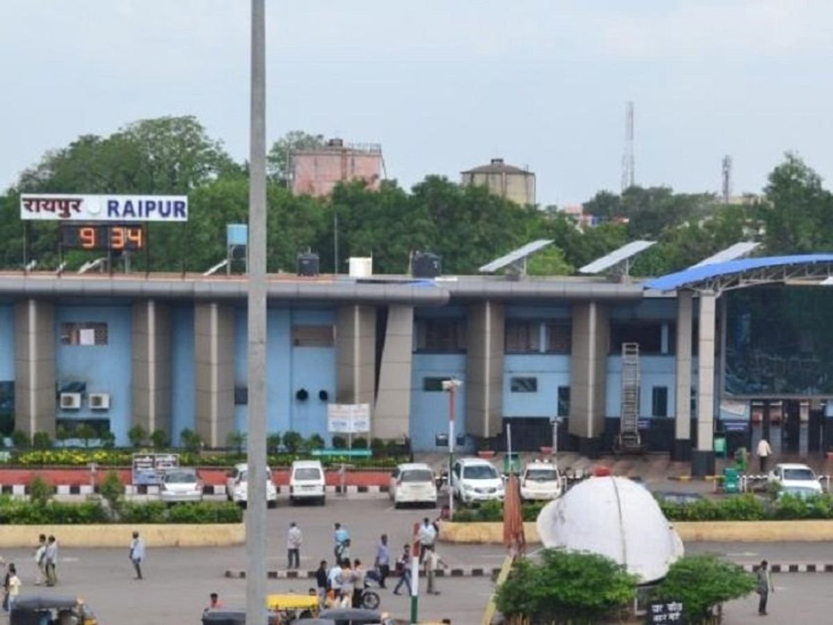 रायपुर रेलवे स्टेशन पर पार्किंग ठेका रद्द: नई व्यवस्था की तैयारी