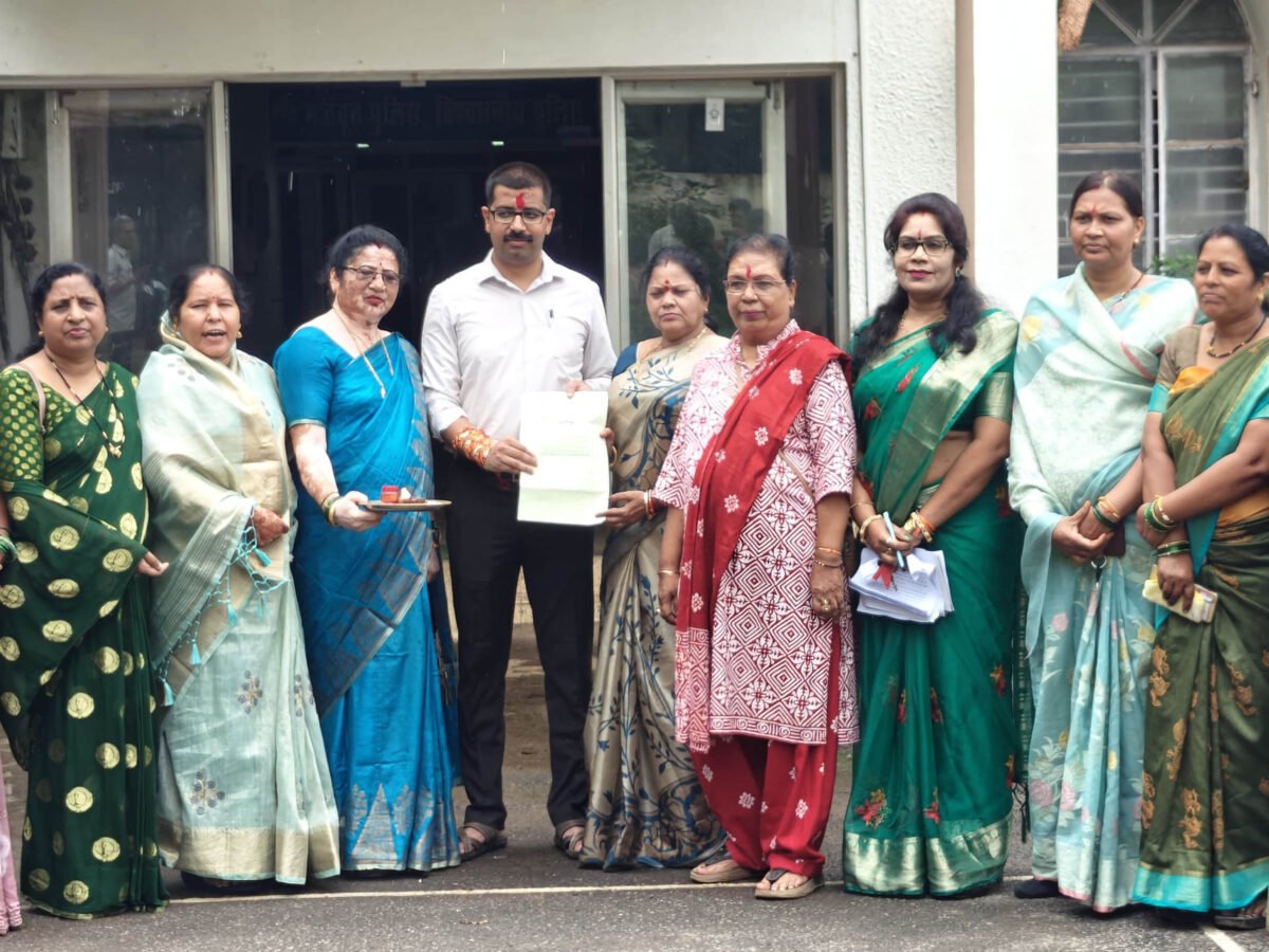 राखी का अनोखा संदेश: धमतरी की महिलाओं ने नक्सल क्षेत्र के जवानों को भेजी सुरक्षा की डोर