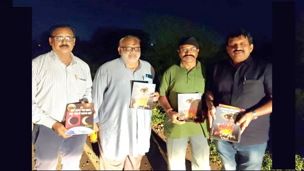 ग्रामीण क्षेत्रों में फैले अंधविश्वास से लड़ाई: डॉ. दिनेश मिश्र की अनूठी मुहिम