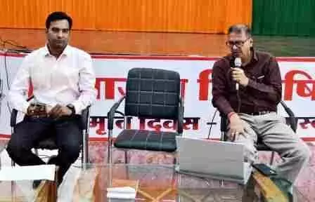 जगदलपुर में फोटोयुक्त निर्वाचक नामावलियों के विशेष संक्षिप्त पुनरीक्षण-2025 का प्रशिक्षण