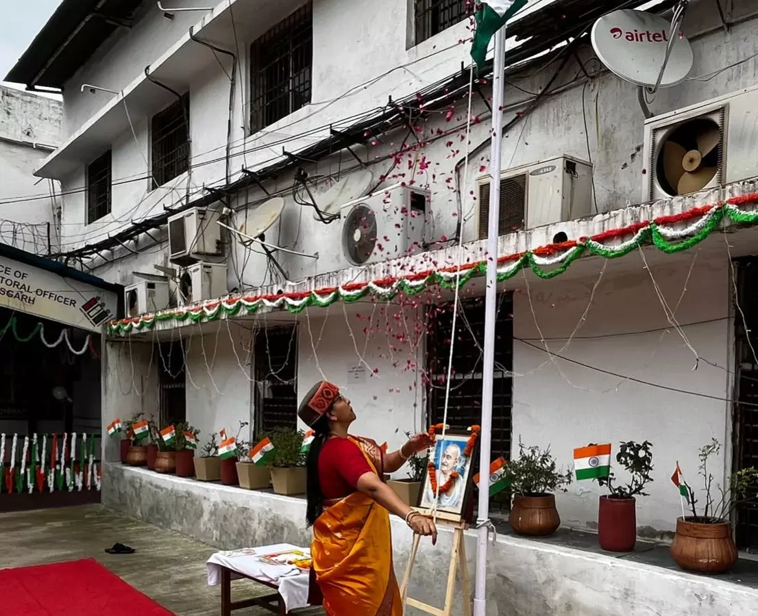 छत्तीसगढ़ में स्वतंत्रता दिवस: मुख्य निर्वाचन पदाधिकारी रीना बाबा साहेब कंगाले ने किया ध्वजारोहण