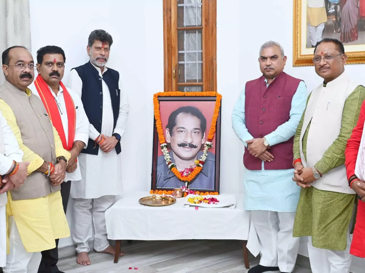 CM विष्णुदेव साय ने पूर्व केन्द्रीय मंत्री स्वर्गीय दिलीप सिंह जूदेव की पुण्यतिथि पर किया नमन