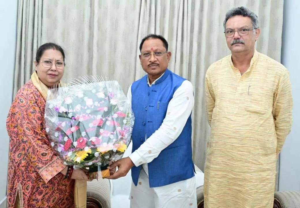 छत्तीसगढ़ के मुख्यमंत्री से मिलीं त्रिपुरा की सांसद एवं कवर्धा राजपरिवार की रानी कृति देवी