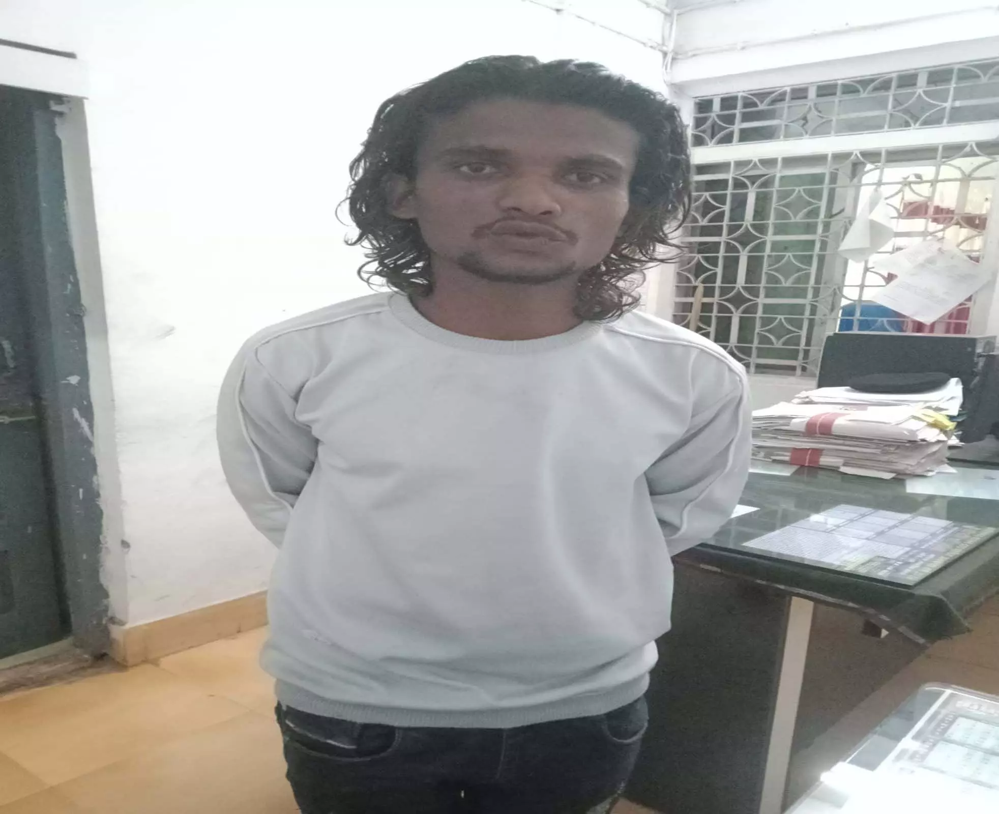 रायपुर में चाकू लहराते युवक को पुलिस ने किया गिरफ्तार