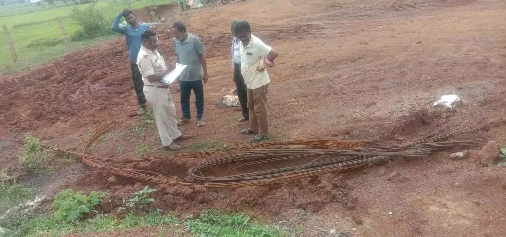 रायपुर: धरसींवा में अवैध कबाड़ संचालन पर पुलिस की कार्रवाई!