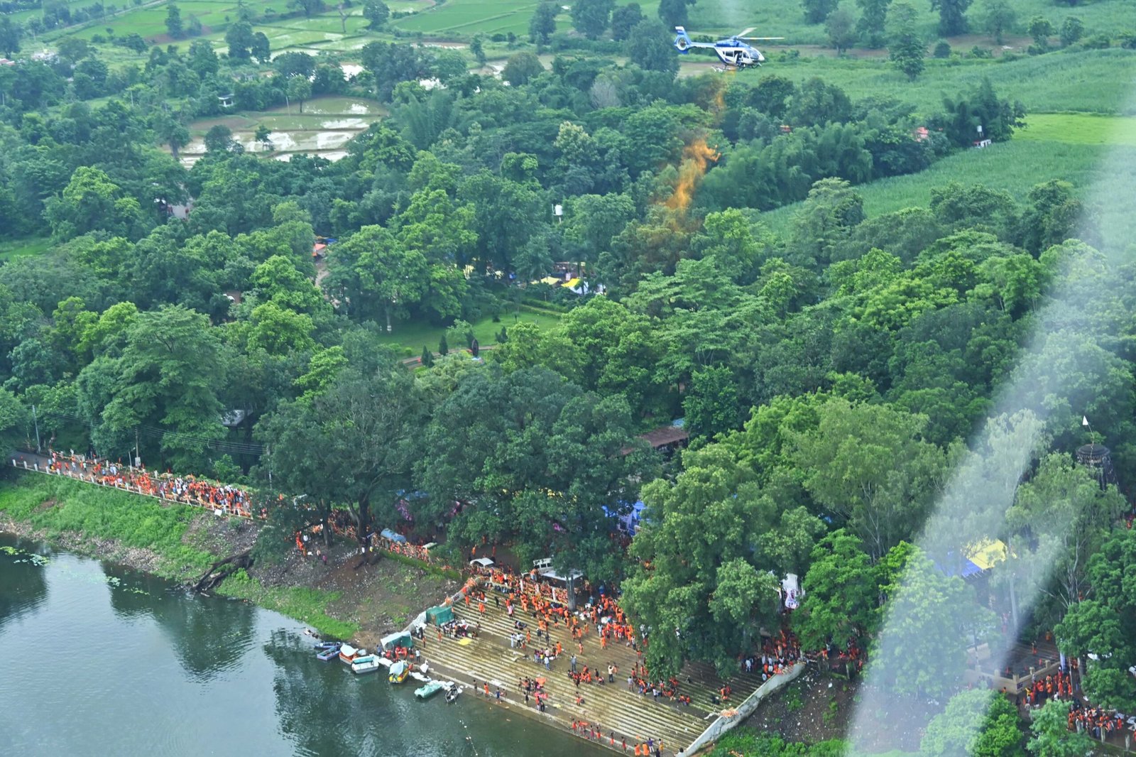 छत्तीसगढ़ के मुख्यमंत्री ने कावड़ियों पर की अभूतपूर्व पुष्प वर्षा