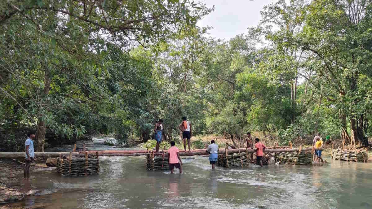 जब ग्रामीणों ने खुद बना डाला पुल!