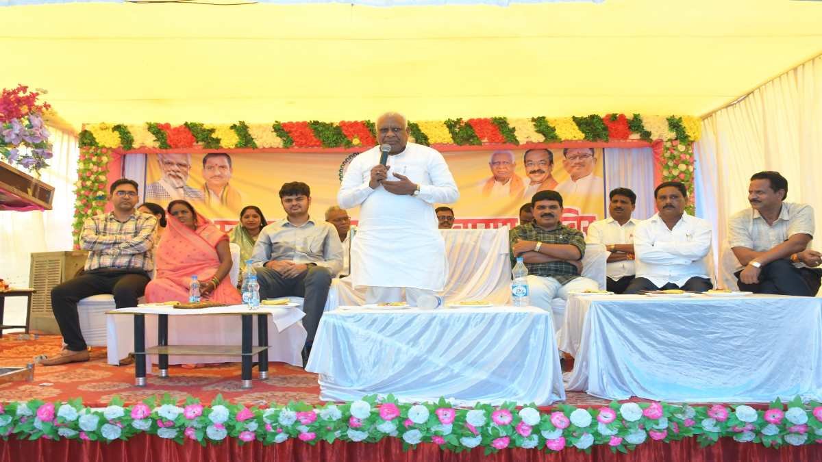 मुंगेली में जनसमस्या निवारण शिविर: विधायक मोहले के 'तेवर', कलेक्टर ने अफसरों को 'खड़ा' किया!