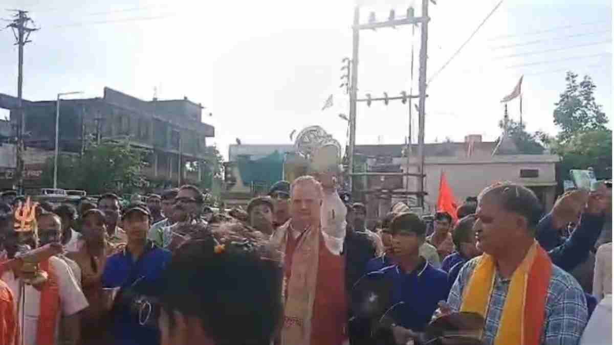  कांवड़ियों का जोशीला स्वागत: विधानसभा अध्यक्ष डॉ. रमन सिंह ने पुष्प वर्षा कर किया अभिनंदन