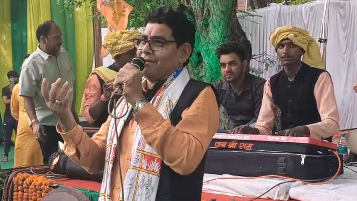 "छत्तीसगढ़ के हरेली उत्सव में मुख्यमंत्री विष्णु देव साय ने की शिरकत, राजस्व मंत्री टंक राम वर्मा ने गाया लोकगीत"