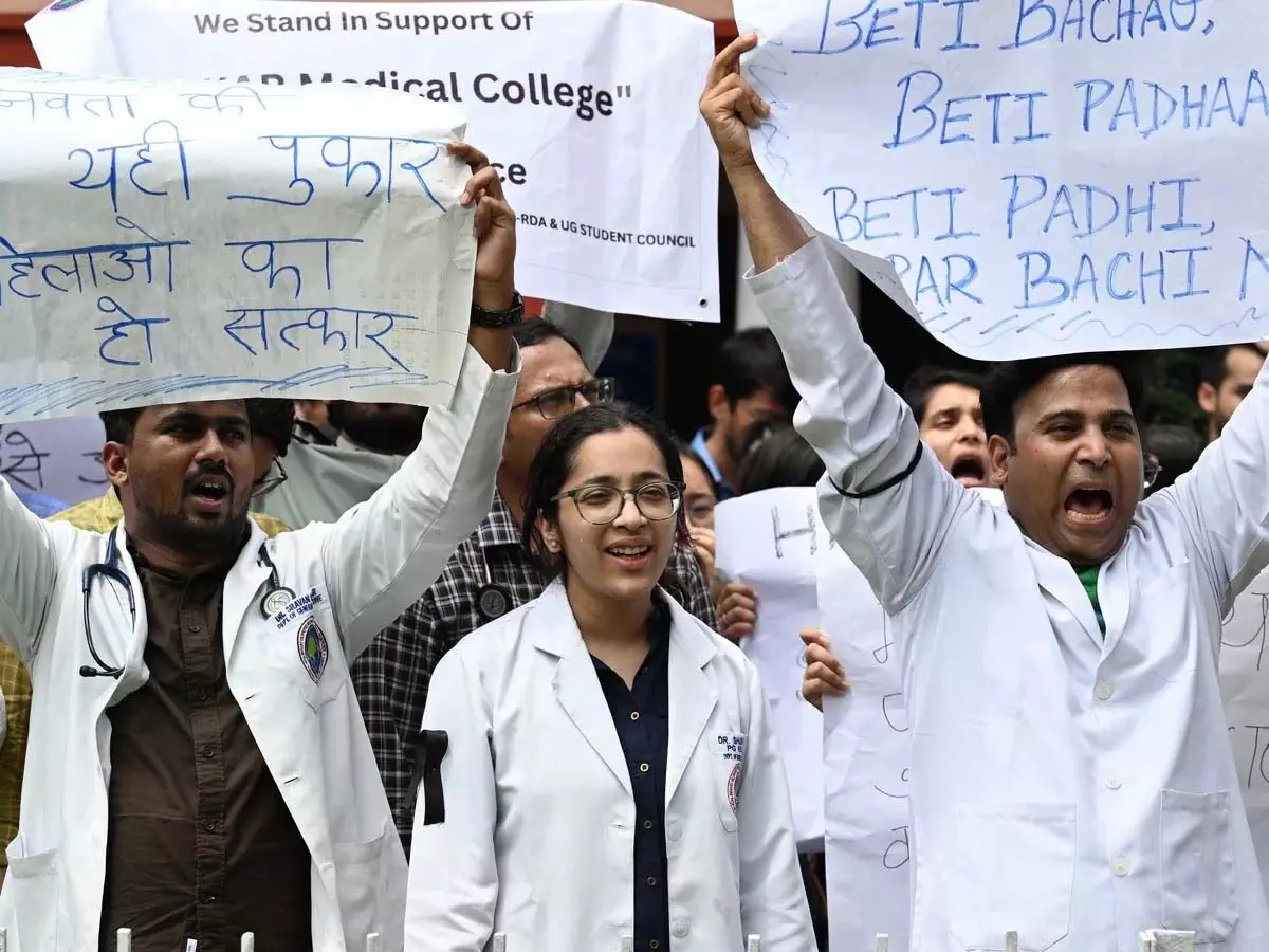 जूनियर डॉक्टरों की हड़ताल से छत्तीसगढ़ में स्वास्थ्य सेवाएं ठप, मरीजों की बढ़ी मुसीबतें