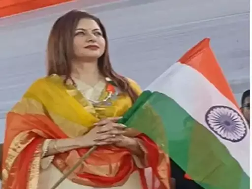 भाग्यश्री और रिकेश सेन ने किया भव्य तिरंगा यात्रा का नेतृत्व: वैशालीनगर में उमड़ा देशभक्ति का सैलाब