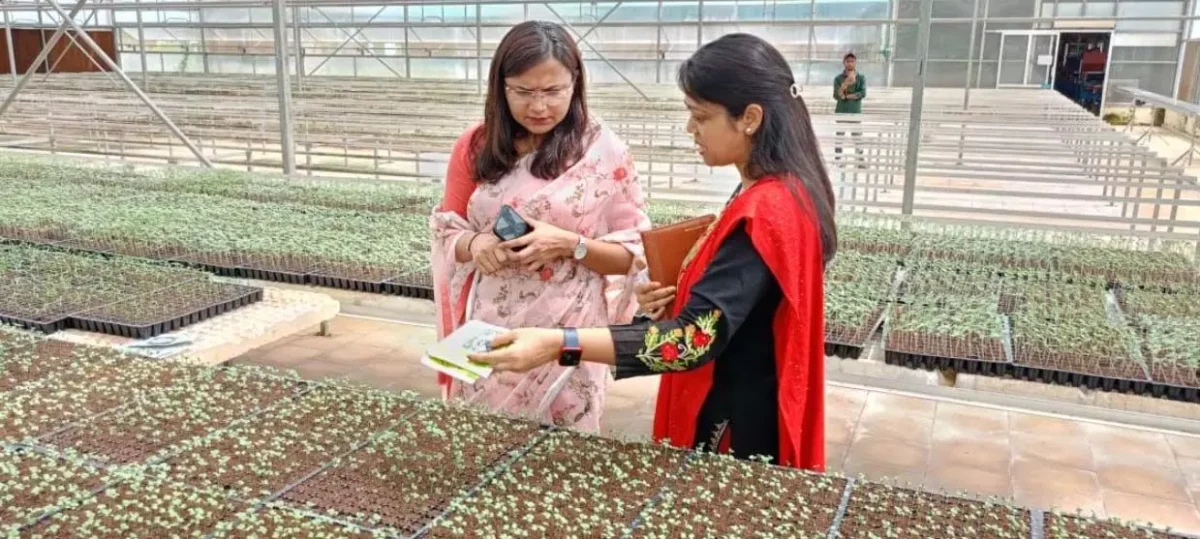 दुर्ग में कलेक्टर ने बीज प्रगुणन प्रक्षेत्र और ऑर्गेनिक फार्म का किया निरीक्षण, किसानों के लिए प्रशिक्षण का दिया निर्देश