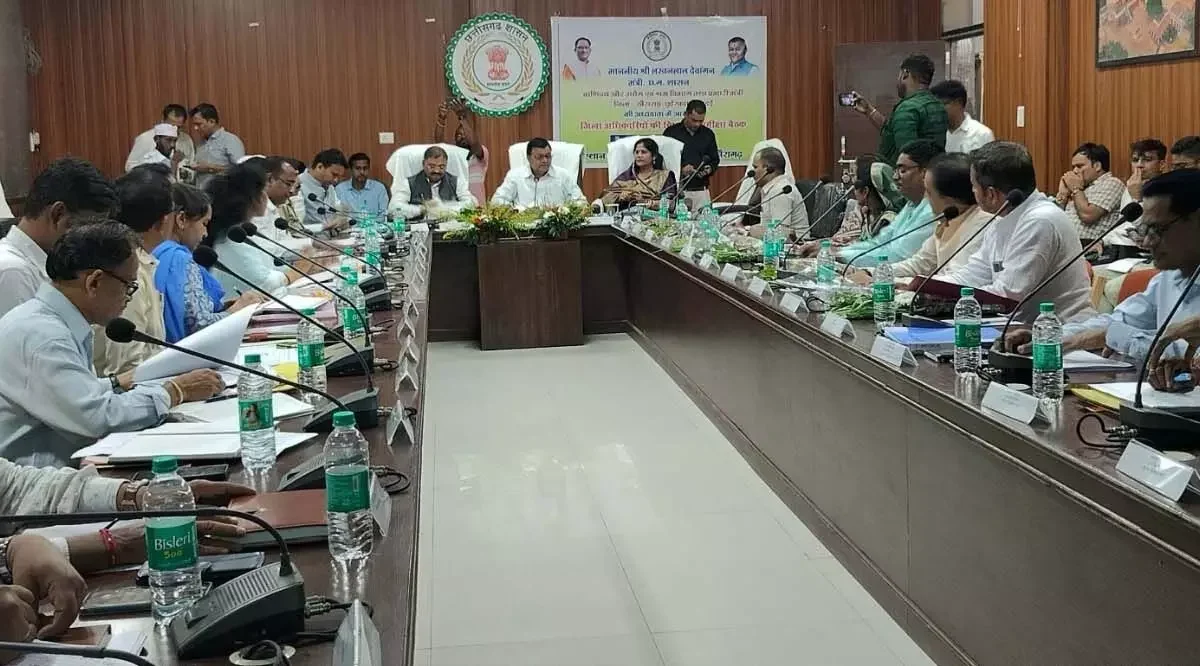 खैरागढ़-छुईखदान-गंडई: विकास कार्यों की समीक्षा, लक्ष्य के अनुरूप प्रगति लाने का दिया आह्वान