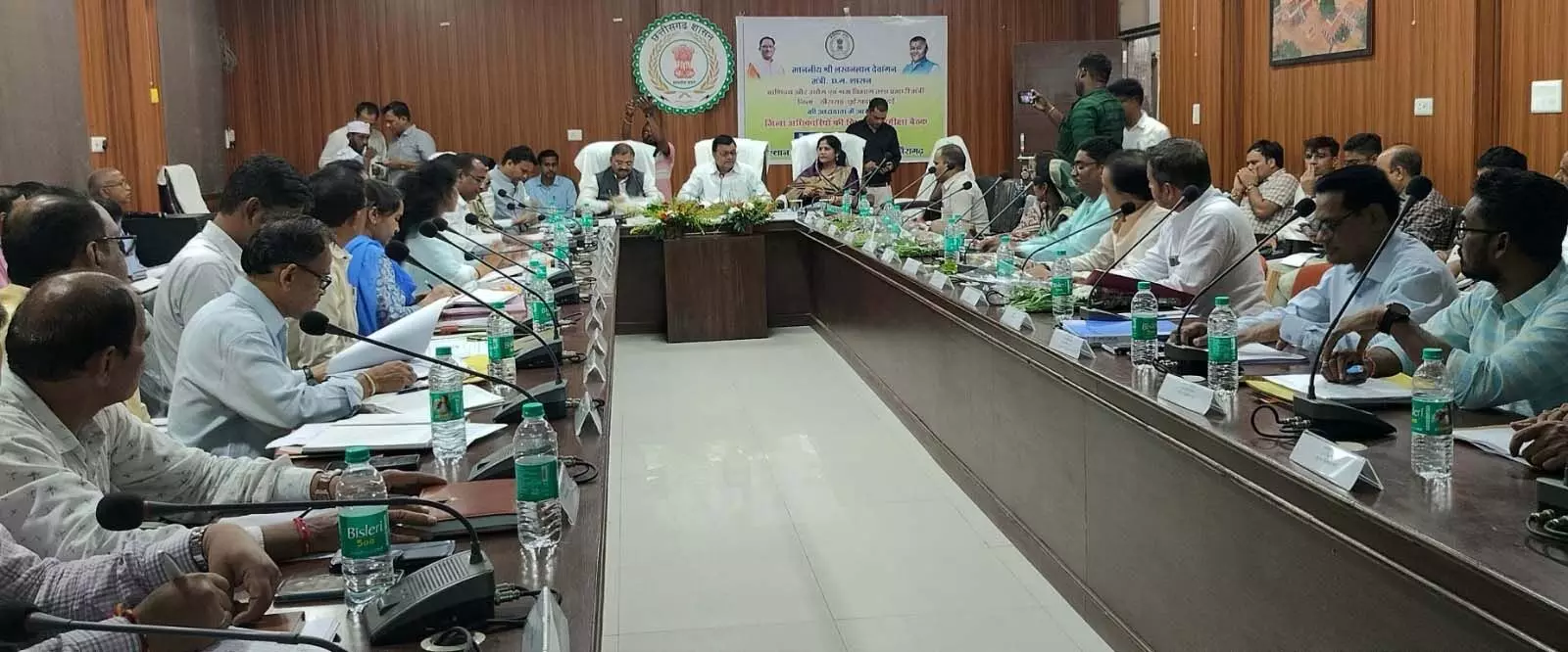 खैरागढ़-छुईखदान-गंडई: विकास कार्यों की समीक्षा, लक्ष्य के अनुरूप प्रगति लाने का दिया आह्वान