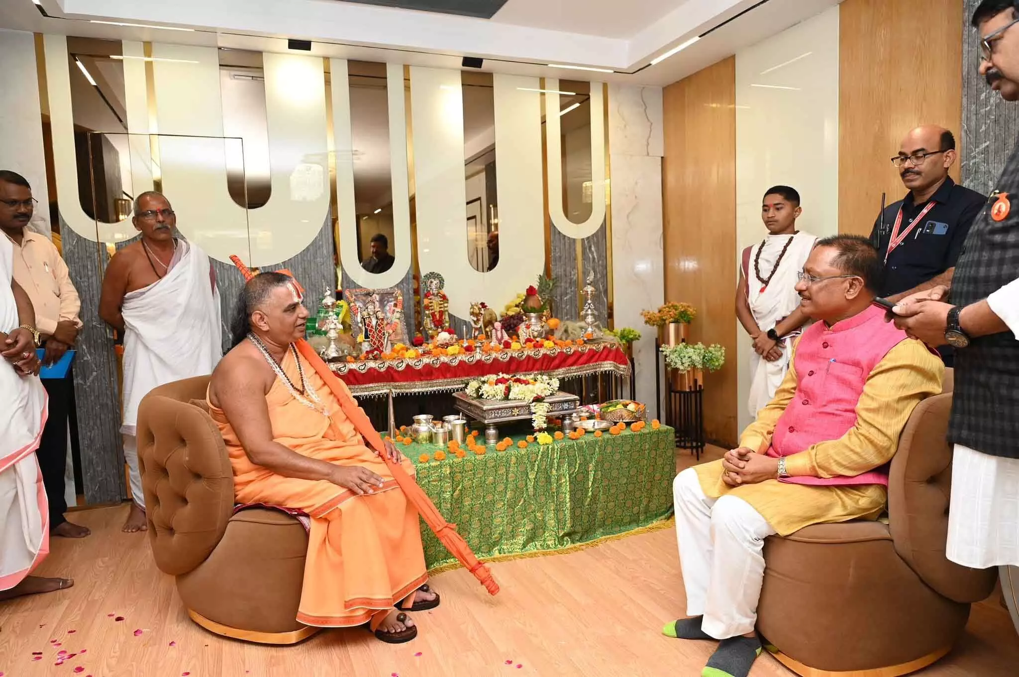 छत्तीसगढ़ के मुख्यमंत्री का आध्यात्मिक मिलन: जगद्गुरु रामानंदाचार्य से मुलाकात