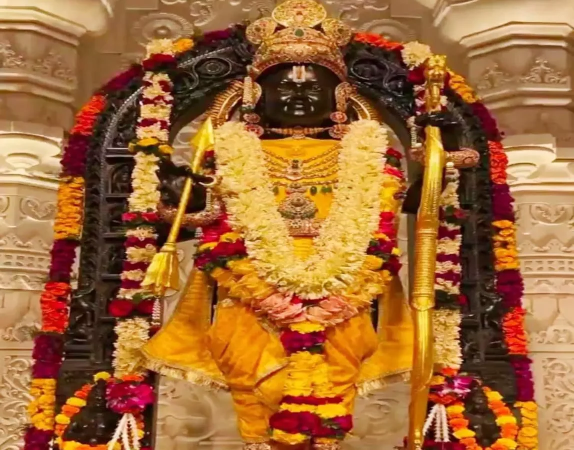 छत्तीसगढ़ की धरती से अयोध्या तक पहुंचा प्रेम, बस्तर के खादी सिल्क से सुशोभित हुए श्री रामलला