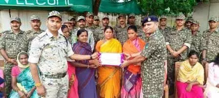 छत्तीसगढ़ के पुलिस कैंपों में मना रक्षाबंधन का पर्व, महतारी बहनों ने जवानों को बांधी राखी