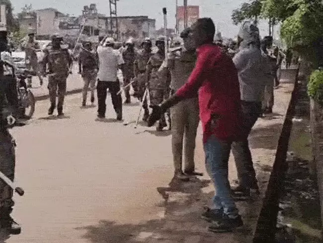 दुर्ग: भूपेश बघेल का काफिला रोकने के विरोध में प्रदर्शन, पुलिस का लाठीचार्ज, थाना प्रभारी घायल