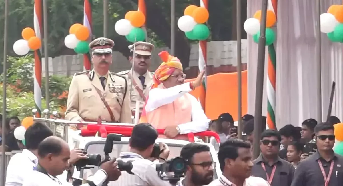 छत्तीसगढ़ में 78वां स्वतंत्रता दिवस: मुख्यमंत्री विष्णुदेव साय ने किया ध्वजारोहण, परेड का किया निरीक्षण