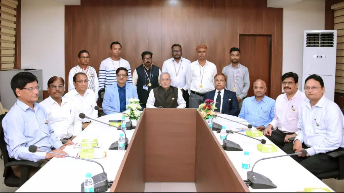 छत्तीसगढ़ स्टेट पॉवर ट्रांसमिशन कंपनी ने 6 कर्मियों को दिया सम्मान, विषम परिस्थितियों में की शानदार सेवा!