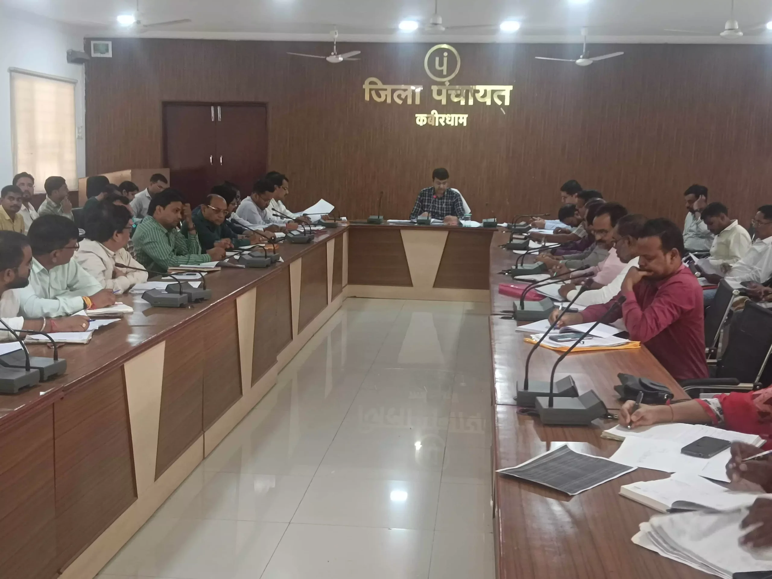 कबीरधाम में पीएम आवास योजना में लापरवाही का खुलासा, सीईओ ने अधिकारियों को लगाई फटकार!