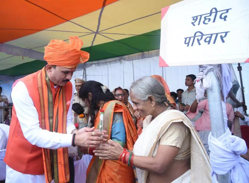 बलौदाबाजार में स्वतंत्रता दिवस पर रंगारंग कार्यक्रम, शहीदों को श्रद्धांजलि