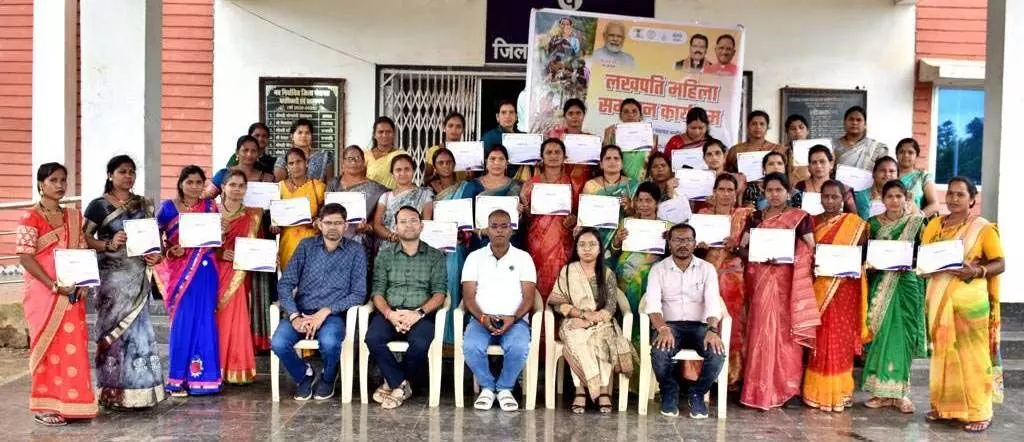 बालोद में लखपति दीदीयों का सम्मान: प्रधानमंत्री मोदी के कार्यक्रम का लाइव प्रसारण