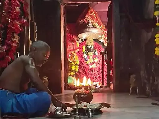 दंतेवाड़ा: मां दंतेश्वरी को चढ़ाई गई कच्चे सूत की राखी, बस्तर में मनाया गया रक्षाबंधन