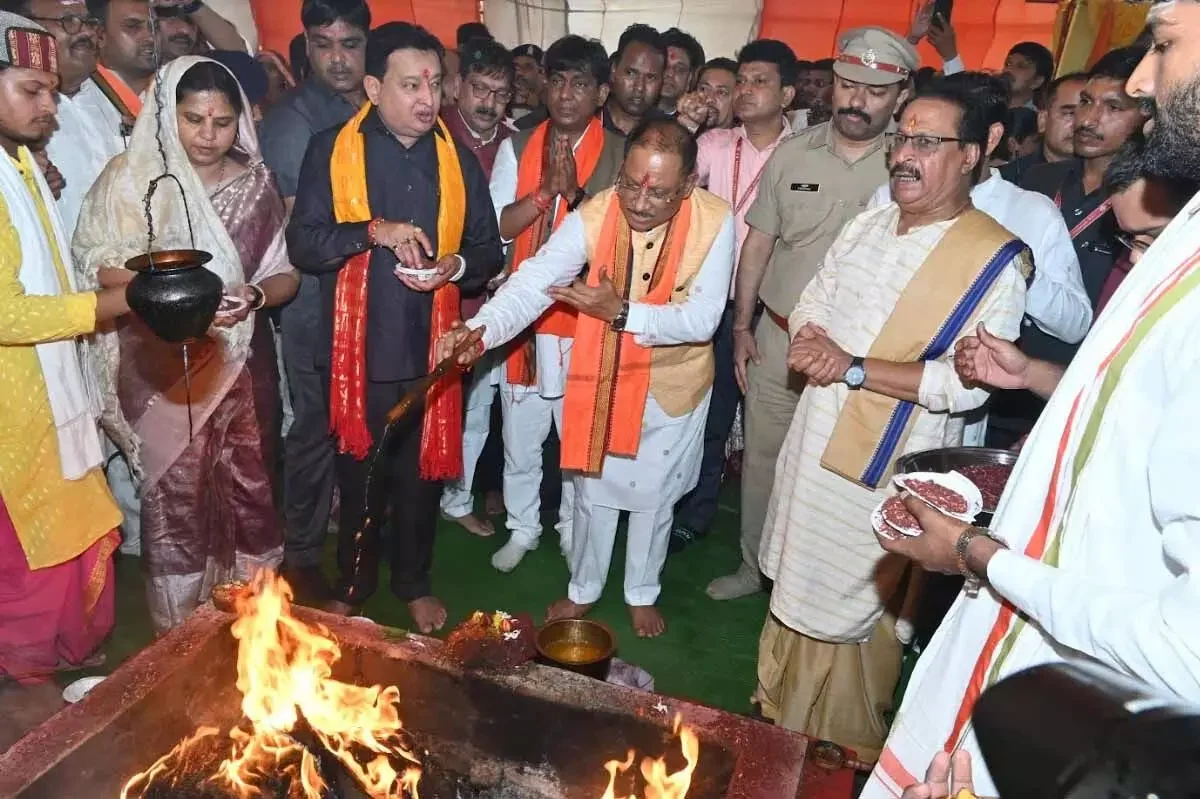 महासमुंद में मुख्यमंत्री साय ने किया रुद्राभिषेक: सावन मास की धूम