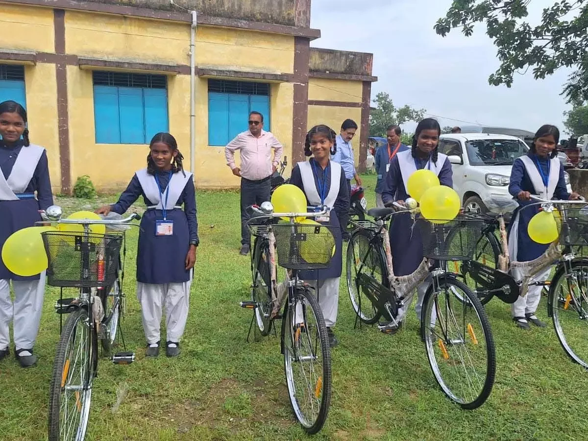छत्तीसगढ़ में सरस्वती साइकिल योजना: बेटियों के सपने को दिया पंख!