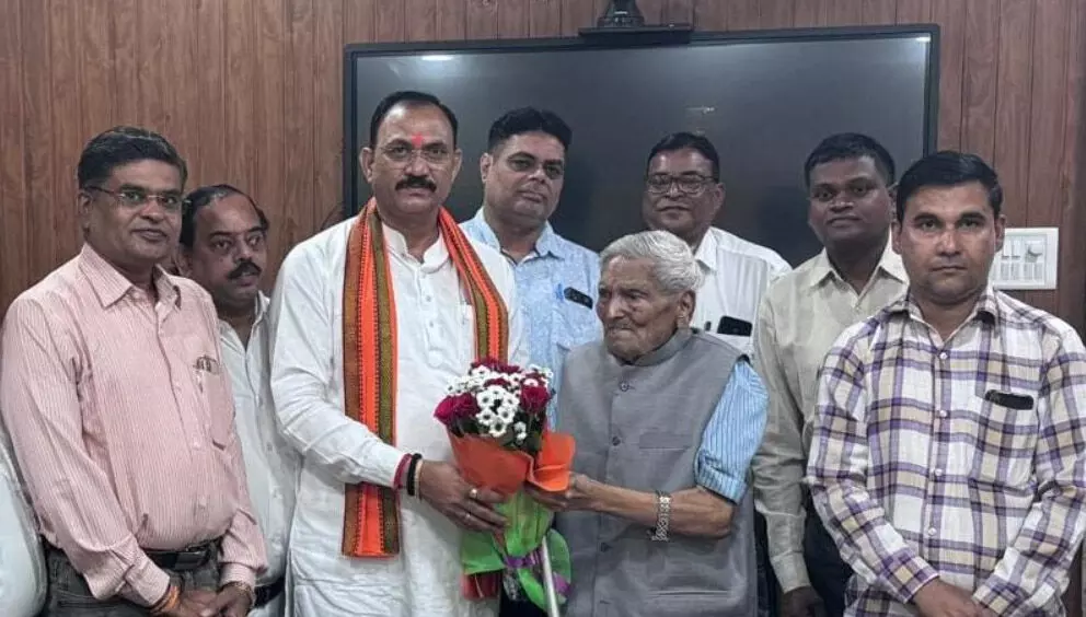 91 वर्षीय वकील ने अपनी संपत्ति राष्ट्रहित में दान करने की पेशकश की!